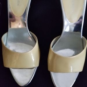 Anne Klein Cream Pattent Leather Wedge Sz 9